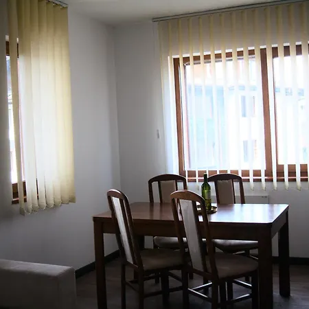 Parkview Complex Large Flat Next To Lift 班斯科